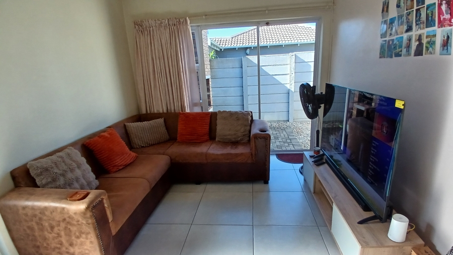 To Let 2 Bedroom Property for Rent in Overbaakens Eastern Cape